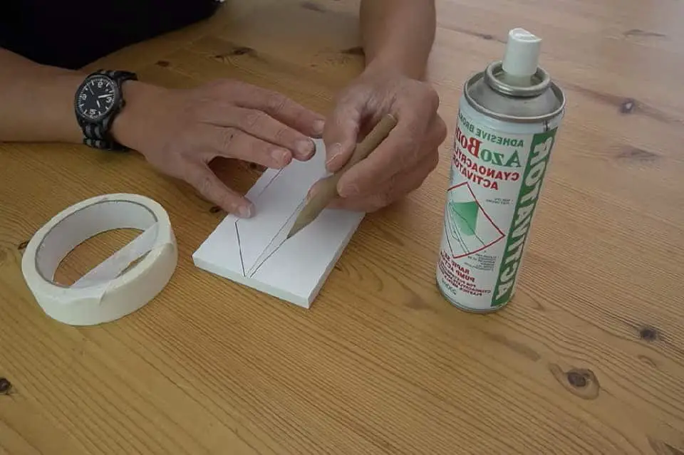How-To-Glue-Acrylic-Together_