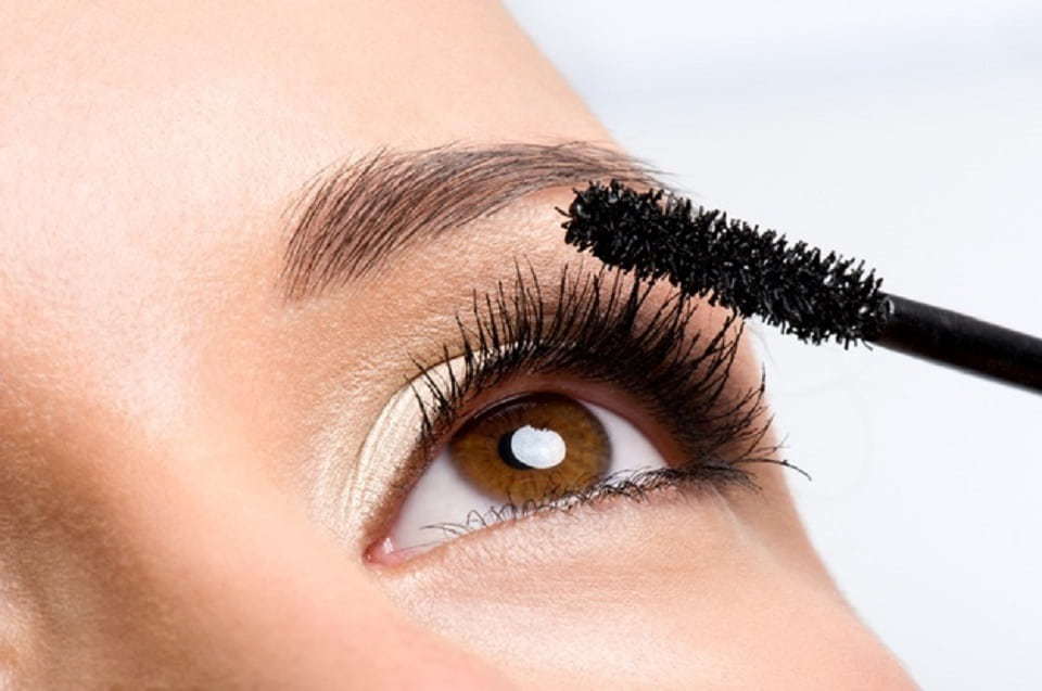 Apply Natural Eyelash Mascara