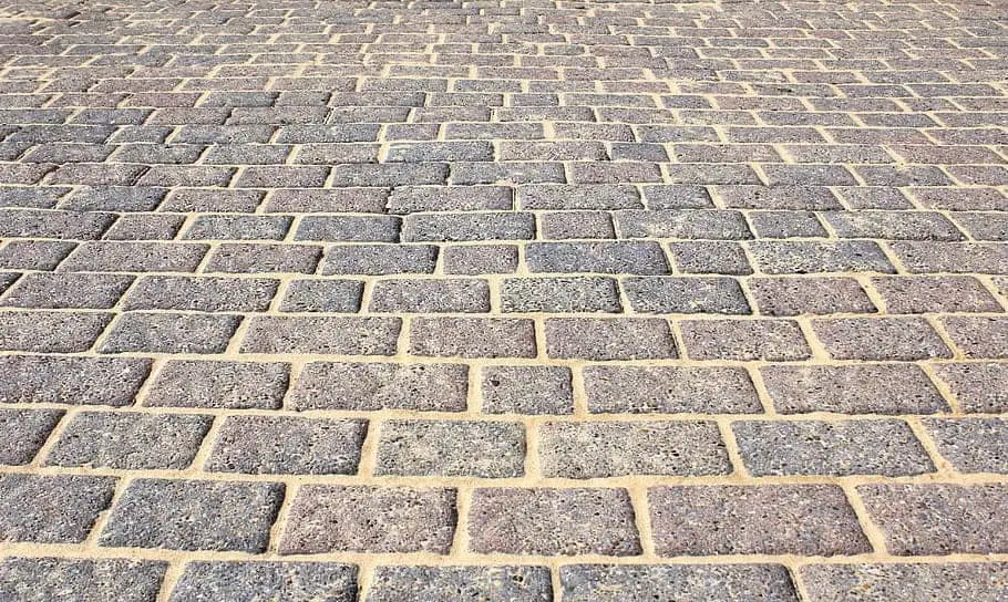 Dry the paving stones